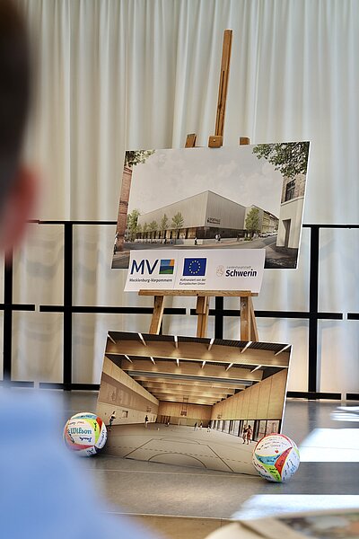Meilenstein für die neue Sporthalle. Ministerpräsidentin besucht NSS ...